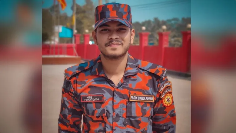 বরিশালে মোটরসাইকেল ও পিকআপ ভ্যানের মুখোমুখি সংঘর্ষে ফায়ার ফাইটার নিহত 